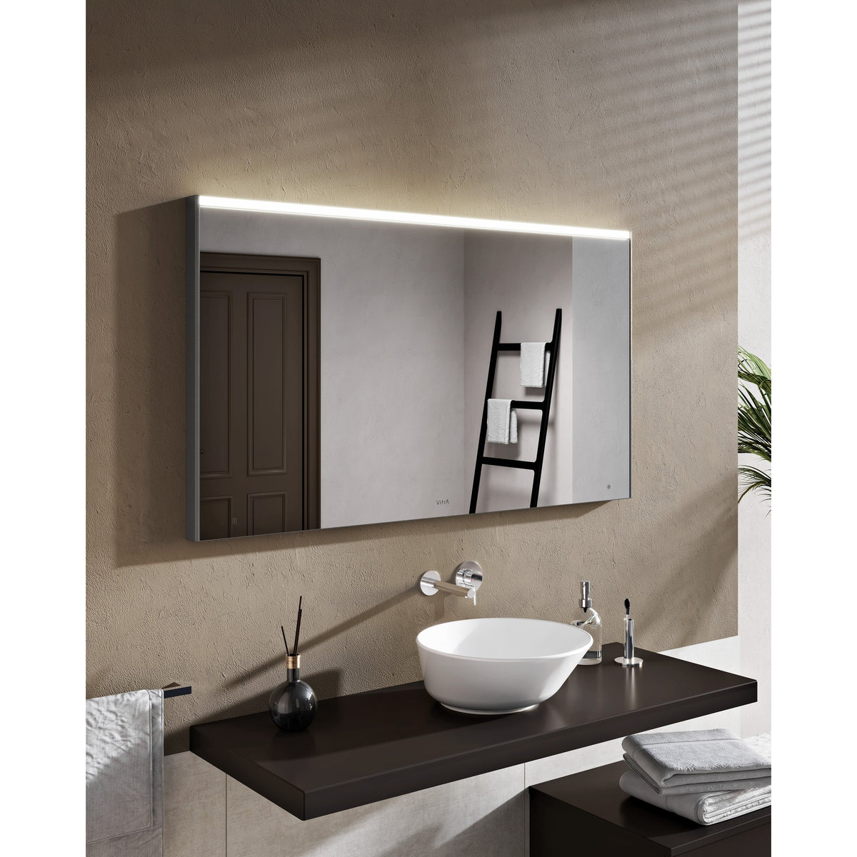 Vitra 7421B003-0016 Prime_mirror_vertical_close_up___Prime_ayna_dikey_yak_n_ekim_2022_06_7bff8912492a34341943af803ca0ee35be465e57-4.jpg