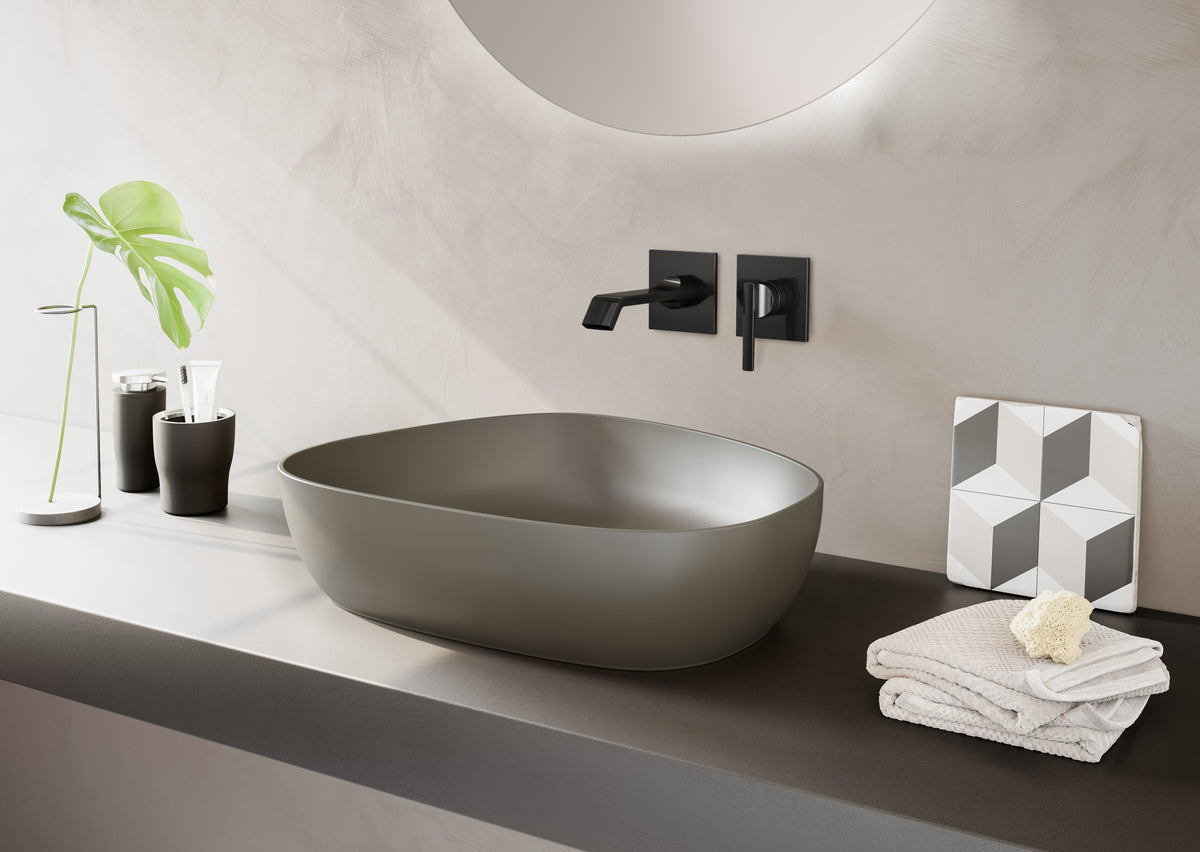 Vitra A4278239 Outline_washbasin_horizontal_close_up___Outline_lavabo_yatay_yak_n_ekim_2022_01_b38f64d628a619a782bb1efbabcdb8c379674145-2.jpg